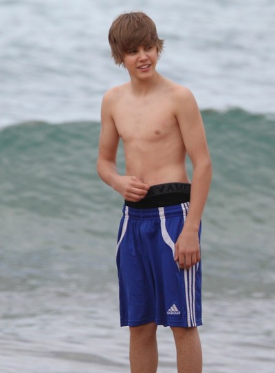 Look At Justin Bieber A Shirtless Bieber