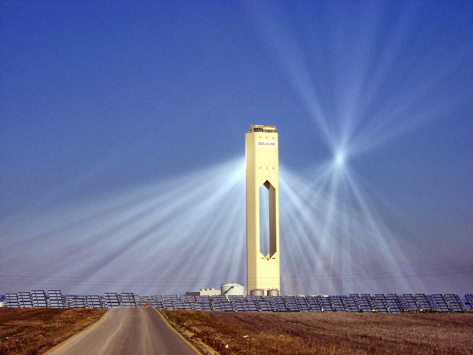 solar thermal power generation systems use mirrors to collect sunlight 