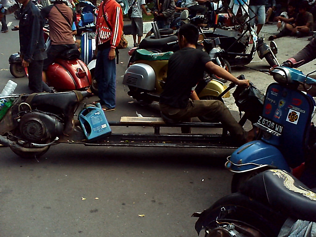 scooterkita: FOTO Vespa Indonesia di Jalan-jalan