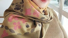 Hijab Girl Mirror Selfie