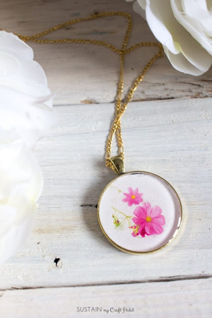 This DIY birth month flower necklace can make anyone feel special