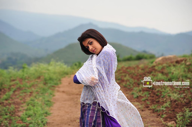 Genelia sexy photos from her new Malayalam movie Urumi hot in mallu dress sexy snaps sexy stills