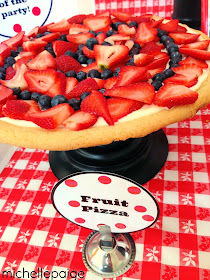 Fruit Pizza for Valentine's Day @michellepaigeblogs.com