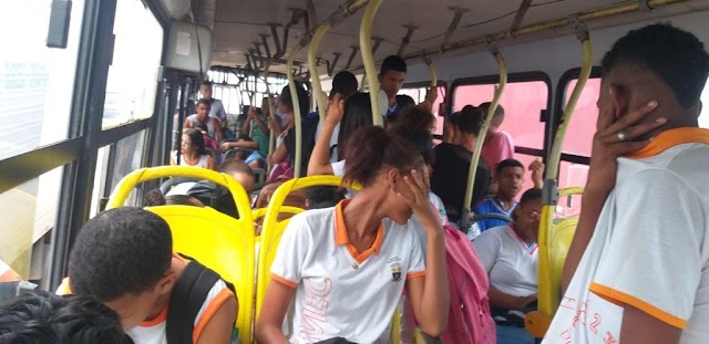 Em Catu, ônibus escolar em péssimo estado coloca em risco vida de estudantes