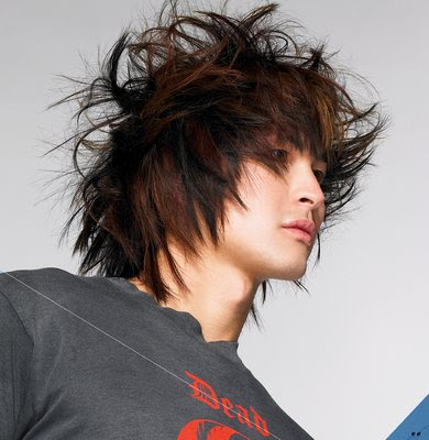 Cool Japanese Emo Hairstyle for boys.