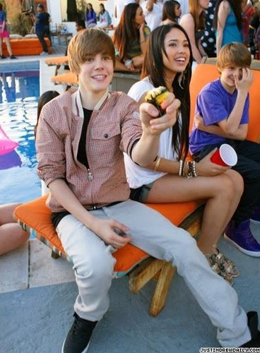 O Justin Bieber kissing Jasmine Villegas The other day Justin Bieber took 