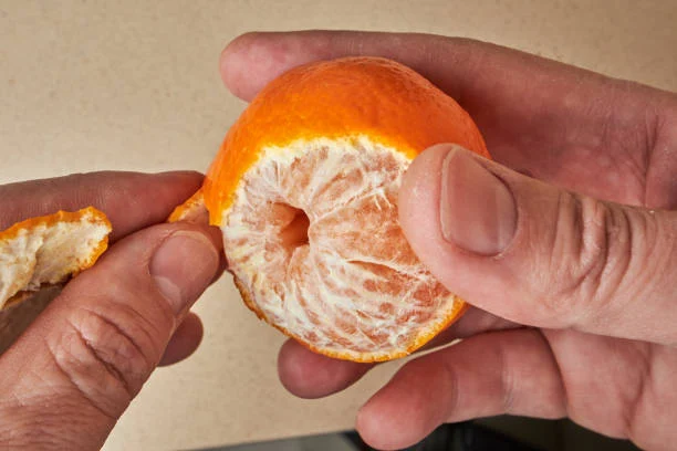 despellejando la mandarina