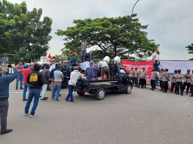 Terlibat Pengamanan Aksi Demo, Personel Polsek Mancak Polres Cilegon Siap Laksanakan Tugas Maksimal