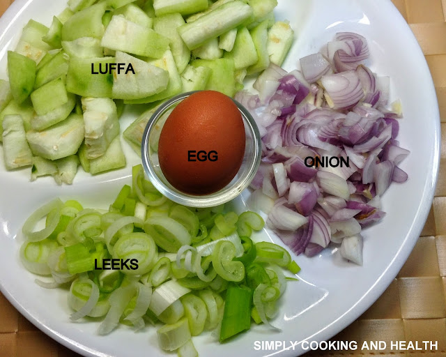 Ingredients for Luffa stir-fry with minced beef