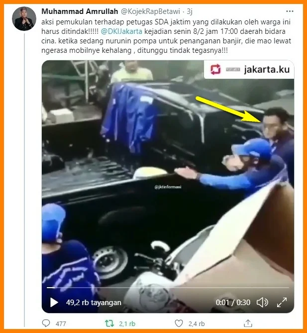 Netizen Jakarta akun Muhammad Amrullah  VIRAL Terekam Kamera.. Petugas SDA Jakarta Yang Bekerja Menangani Banjir Dipukul Seseorang, Netizen Geram!