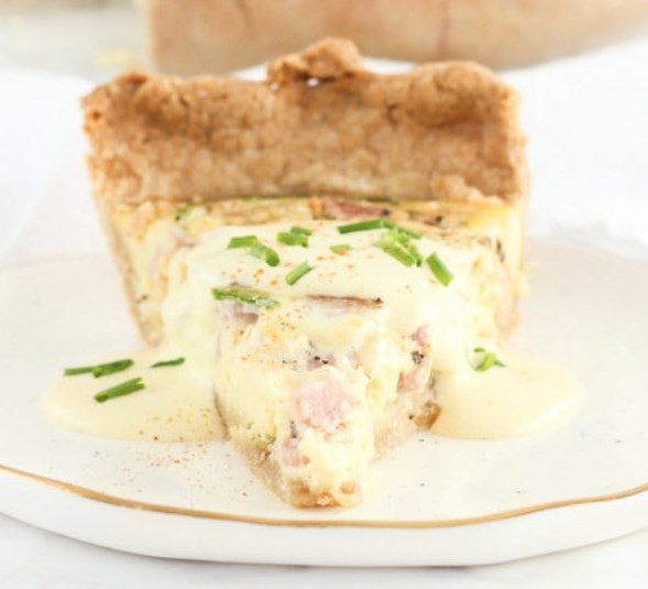 EASY EGGS BENEDICT QUICHE #brunch #christmas