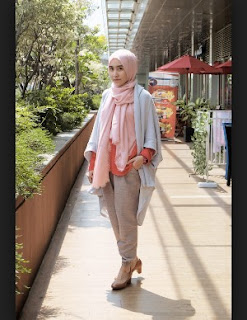 Contoh Padu Padan Celana Jogger Dengan Hijab Style Casual Terbaru