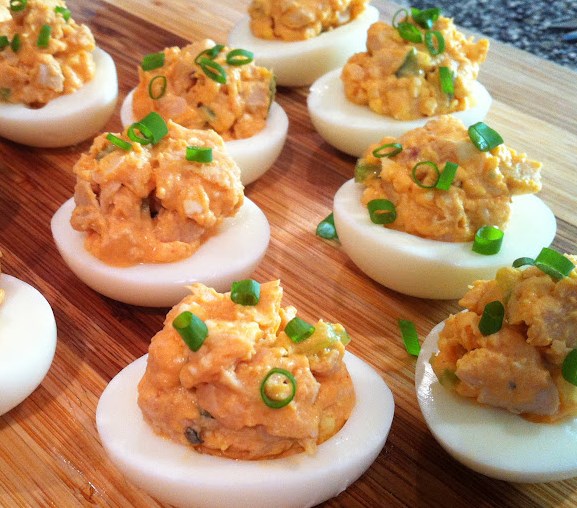 Buffalo Chicken Deviled Eggs #healthy #lowcarb