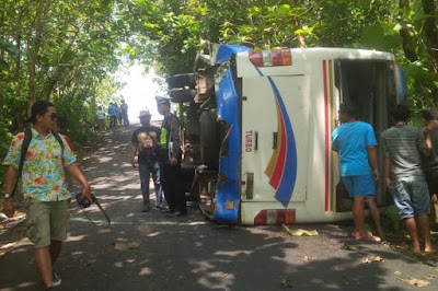 Bus Tak Kuat menanjak Bus Terguling Setelah Mundur Dan 5 Orang Luka