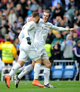 Bale Membolongkan Kaus Kakinya