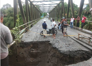 Jembatan di Desa Durin Jangak Pancurbatu Amblas