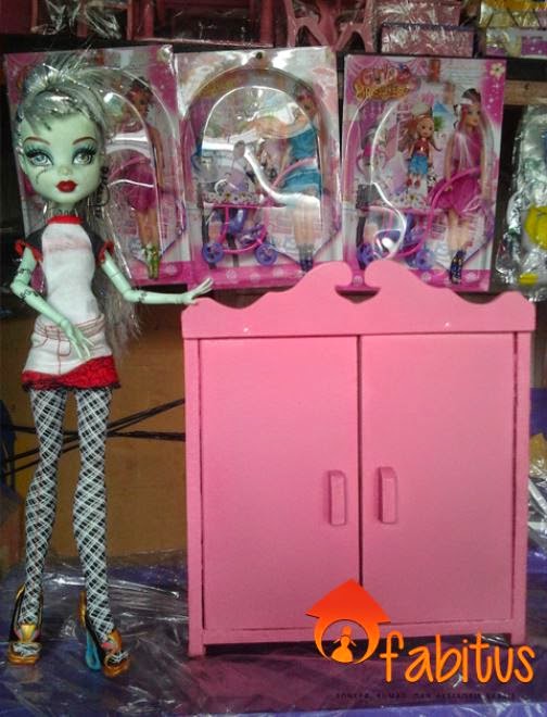 Perabotan Rumah Barbie Lemari Pakaian Kecil FABITUS 