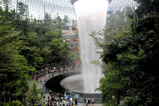 Foto-foto Wisata Jewel Changi Singapore Yang Keren