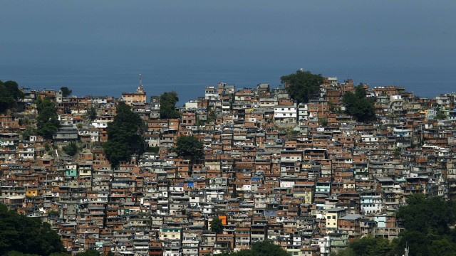 Mar de consumidores esquecido nas favelas; moradores de comunidades movimentam R$ 9,6 bilhões por mês no país