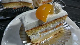 お菓子作り　あんずのショートケーキ