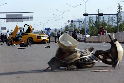 Lamborghini sedang di pandu uji mekanik alami kemalangan