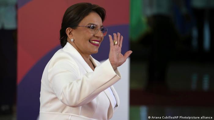 Presidenta hondureña anuncia una "dura" intervención de cárceles tras motines