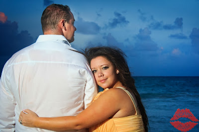 couple romantic photography deep blue at the beach mexico