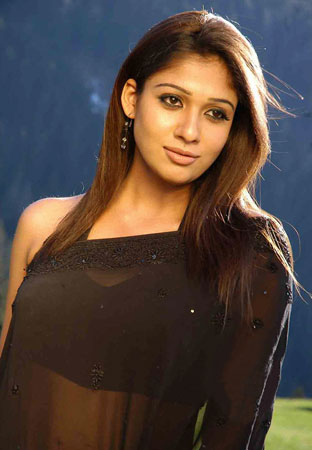  Nayanthara hot  saree pic 