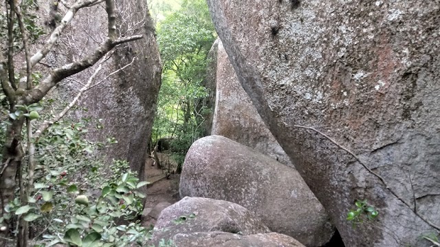 GRUTA DO AMOR E O PAU SANTO CASAMENTEIRO SÃO AS ATRAÇÕES DO PARQUE ECOLÓGICO DE SERRA NEGRA/PE