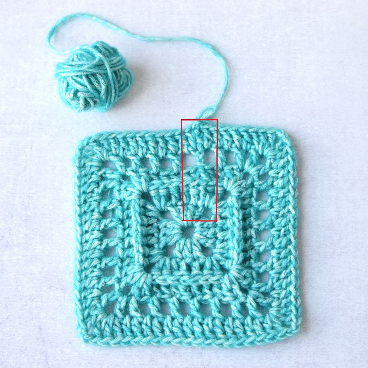 How to join crochet square in the corners - step-by-step photo-tutorial by www.lillabjorncrochet.com