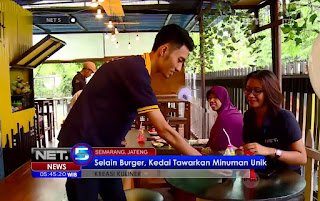 Warna-warni Boom! burger ini adalah kombinasi warna alami dan pewarna makanan dengan kualitas, serta kadar yang aman untuk dikonsumsi. Semua diproduksi secara home made dengan kualitas yang terjaga.