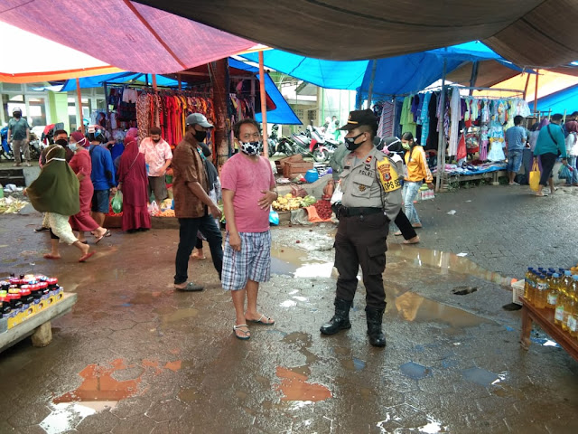 Kapolsek Marioriwawo Sosialisasikan New Normal Ke Pengunjung Pasar 