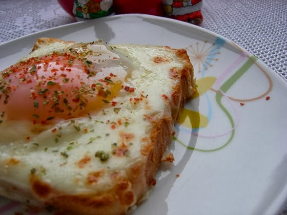 Fırında yumurtalı ekmek