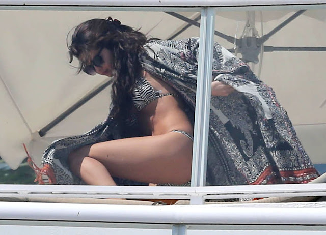  Hottest Selena Gomez Bikini Pics