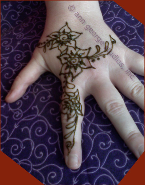 She has generously offered free henna tattoo designs for other artists to 