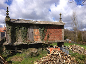 by E.V.Pita (2014) / Galician barns / Por E.V.Pita (2014) Hórreos de Galicia