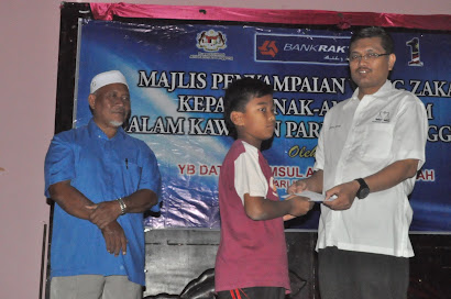 Penyampaian ZAKAT BANK RAKYAT Parlimen Lenggong