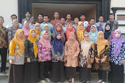 Warga SMK PGRI Jatiwangi Turut Peringati Hari Batik Nasional