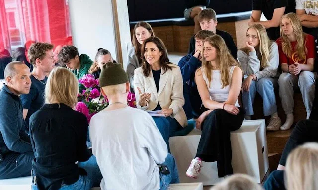 Crown Princess Mary wore a linen ofidio blazer by Max Mara, and Kaia denim trousers by Britt Sisseck. Sports afterschool