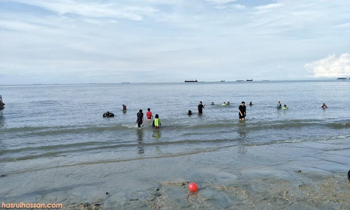 Kelebihan serta Manfaat Mandi Laut atau Mandi di Pantai