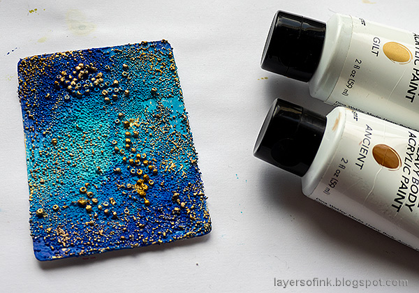 Layers of ink - Art Stones and Glass Beads ATC tutorial by Anna-Karin Evaldsson. Dry brush with metallic paint.