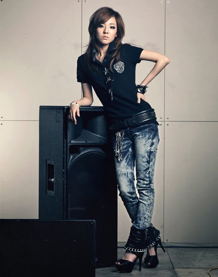 Promotional photos of the Korean girl group 2NE1 for fashion brand Bean Pole