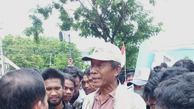 Puluhan Warga Kasimbar Datangi Kantor Gubernur protes soal tambang