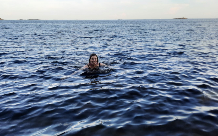 Jutta Kuure swimming in the ocean