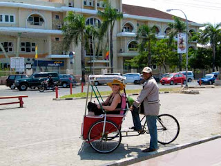 Pat in Our Becak (Pedicab) - Makassar (Ujung Pandang), Indonesia