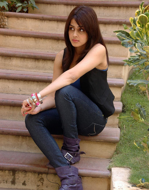 [genelia-hot1-714630.jpg]