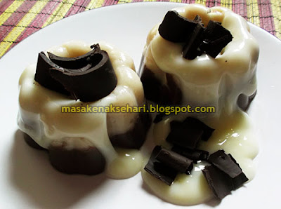 Cara Membuat Puding Coklat Susu Hunkwe Saus Vla Lembut