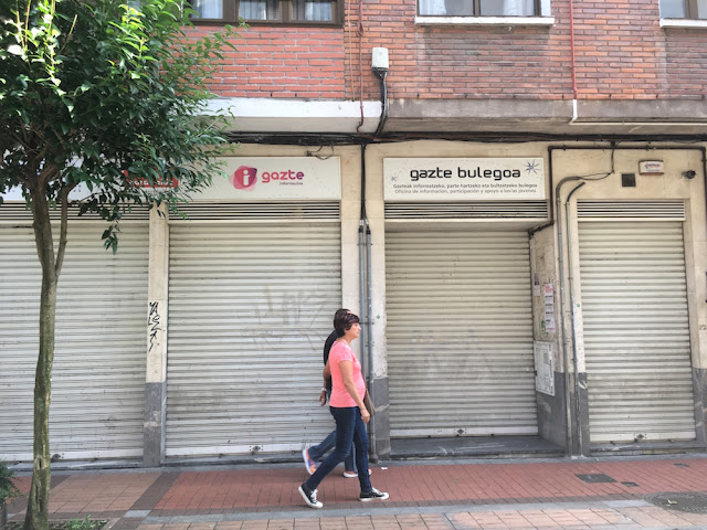 Centro de información juvenil, cerrado en agosto