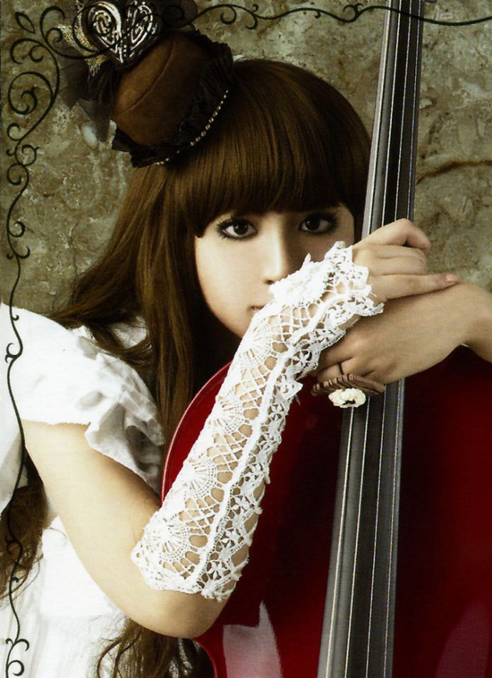 Japanese Celeb Singer and Cellist Kanon Wakeshima