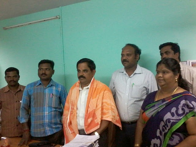 TNPPGTA  THRICHY OFFICE BEARERS WITH HR.SEC. CEO PA MR.CHANDRASEKAR TO CONVEY THIER  WISHES.